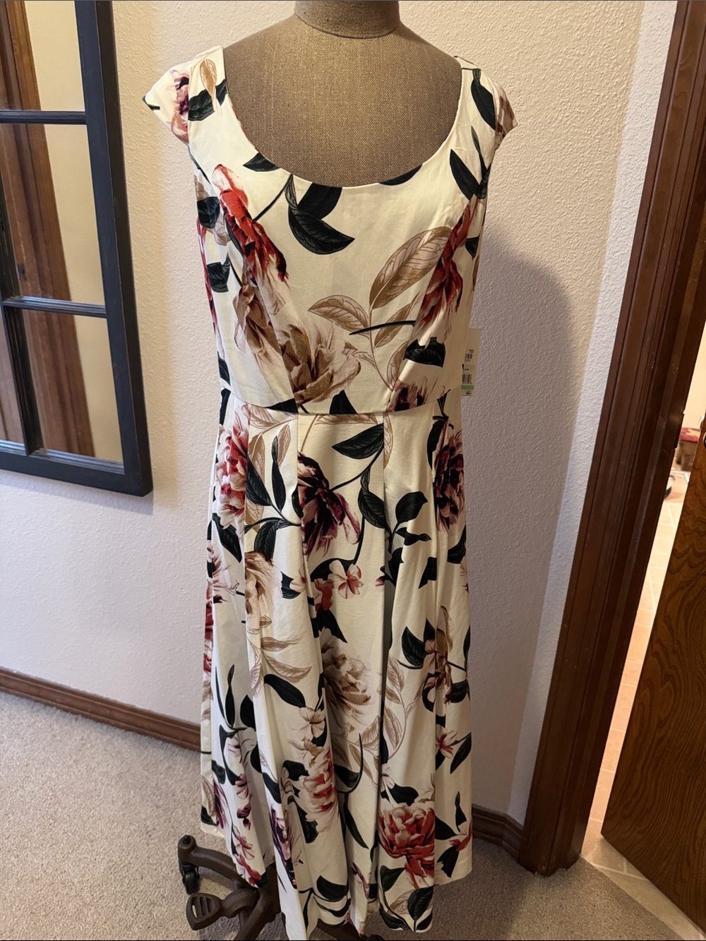 Gorgeous Calvin Klein Floral Ivory Midi Dress with Pink Rose Print-NWT